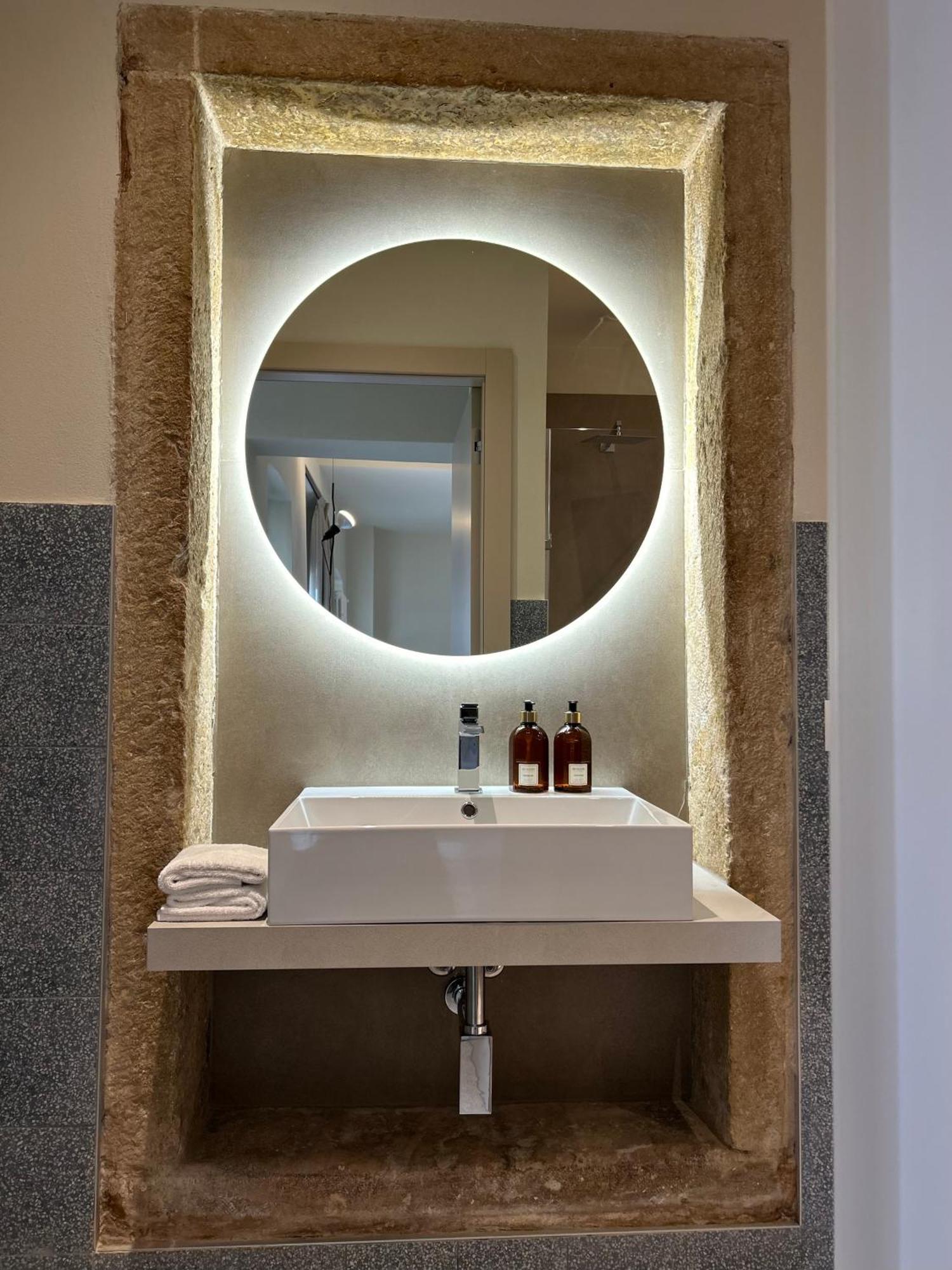 The Lake Suites Com - Luxury Stay In Лацизе Экстерьер фото